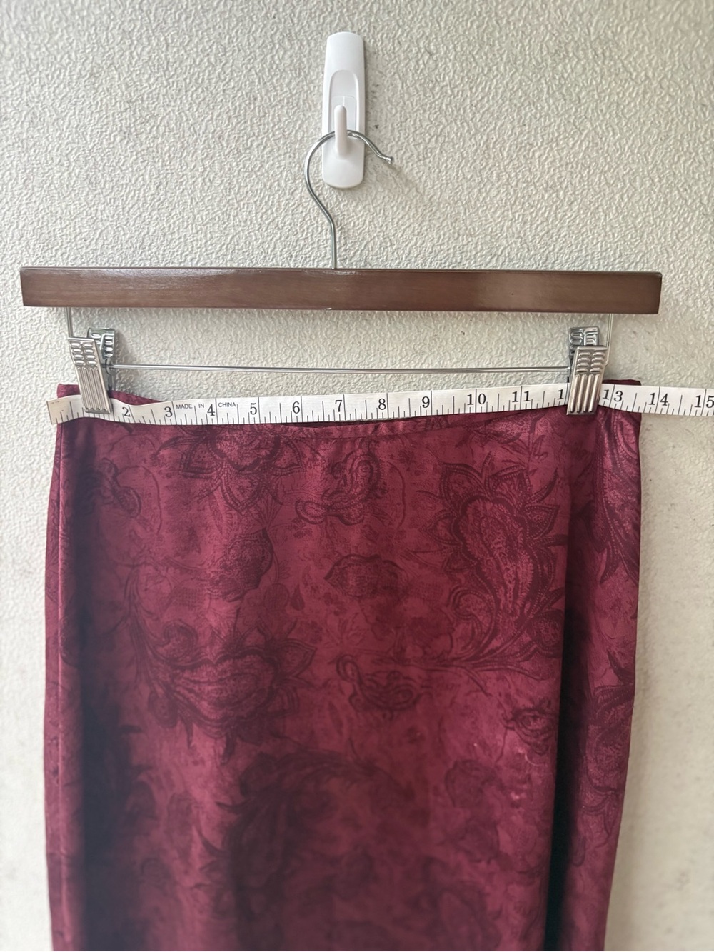 Vintage 90s Petite Sophisticate Burgundy Satin Jacquard Paisley Midi Skirt 6 - Picture 7 of 10